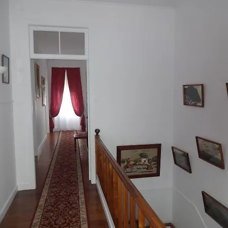 Pensionat Laura Ribeirinha (Sao Miguel)