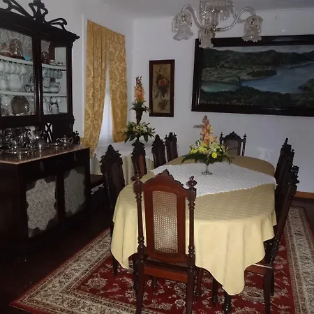 Pensionat Laura Ribeirinha (Sao Miguel)