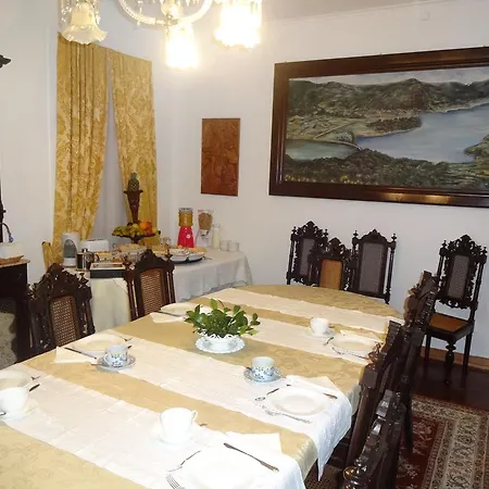 Pensionat Laura Ribeirinha (Sao Miguel)