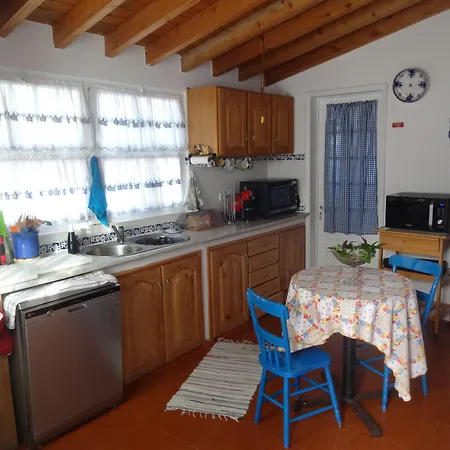 בית הארחה Laura Ribeirinha (Sao Miguel)