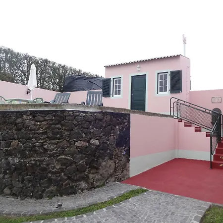 בית הארחה Laura