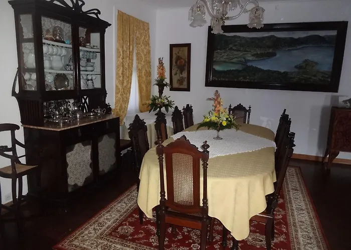 Гостевой дом Laura Ribeirinha (Sao Miguel)