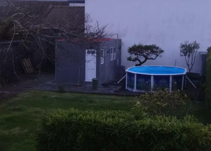 Гостевой дом Laura Ribeirinha (Sao Miguel)